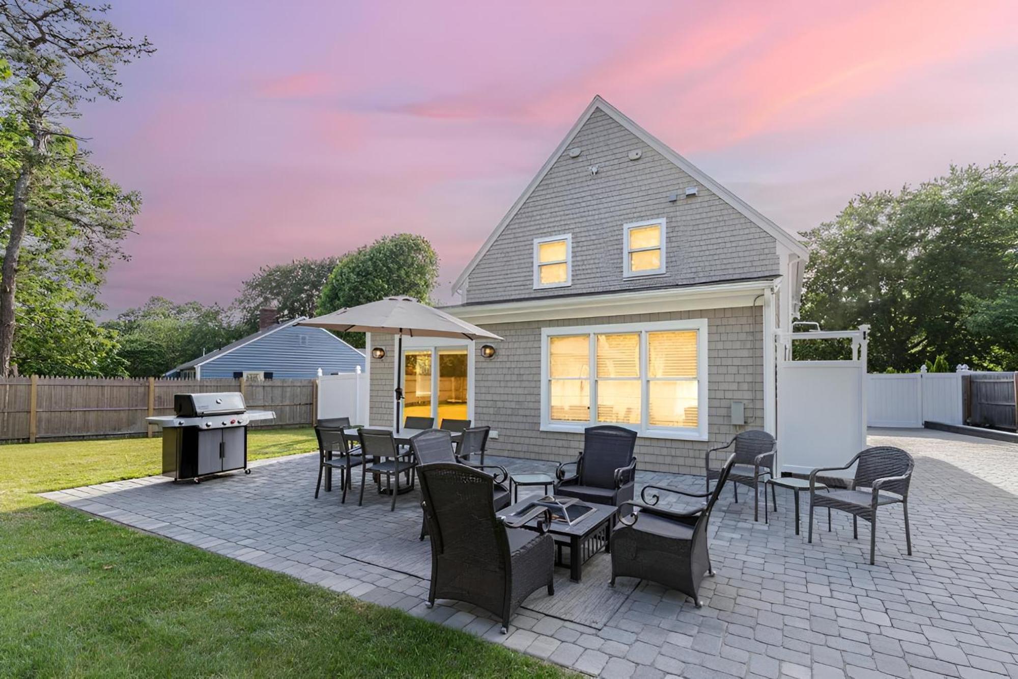 Renovated & Sophisticated Home Near Beach & Shops! บาร์นสเตเบิล ภายนอก รูปภาพ