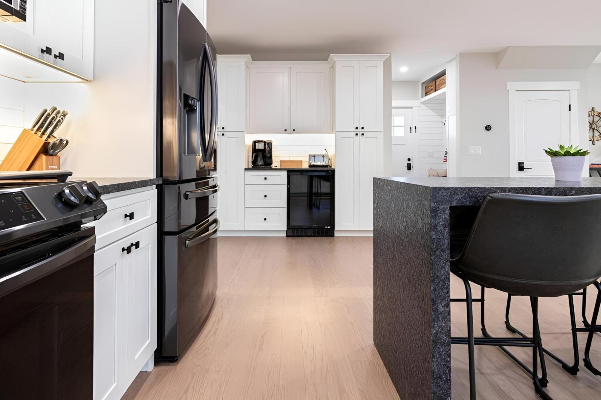 Renovated & Sophisticated Home Near Beach & Shops! บาร์นสเตเบิล ภายนอก รูปภาพ
