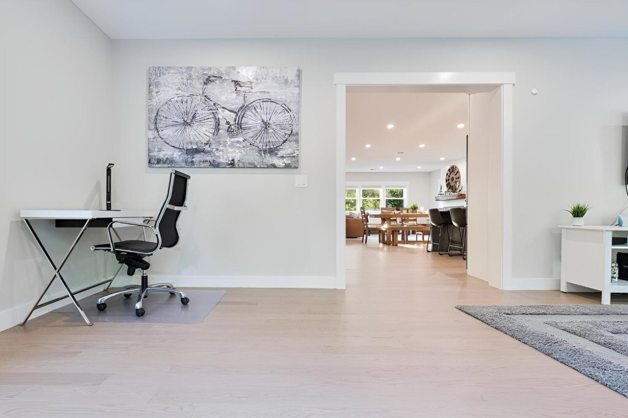 Renovated & Sophisticated Home Near Beach & Shops! บาร์นสเตเบิล ภายนอก รูปภาพ