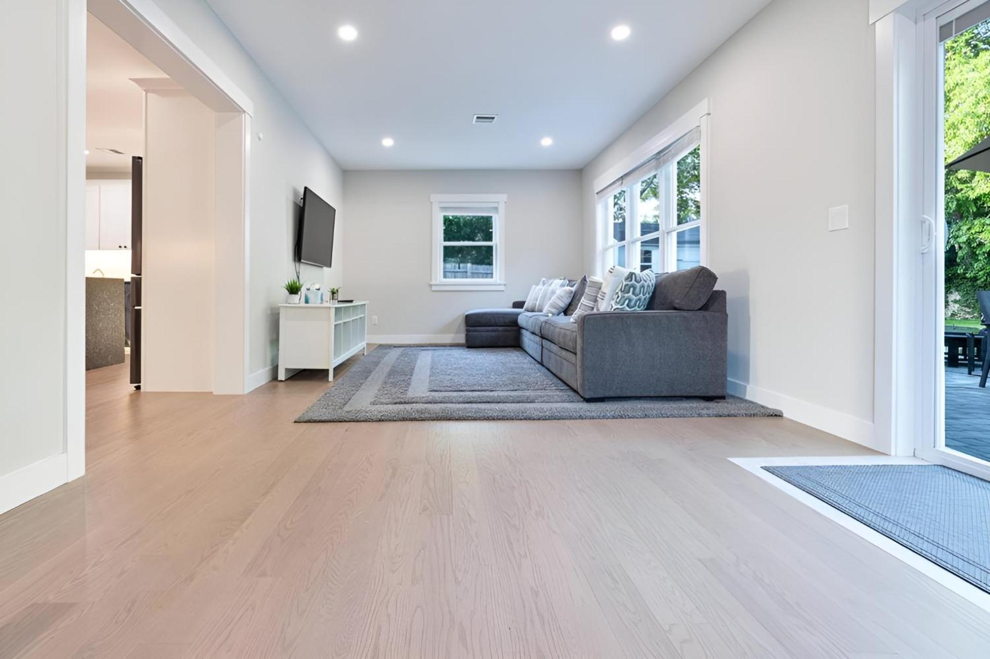 Renovated & Sophisticated Home Near Beach & Shops! บาร์นสเตเบิล ภายนอก รูปภาพ