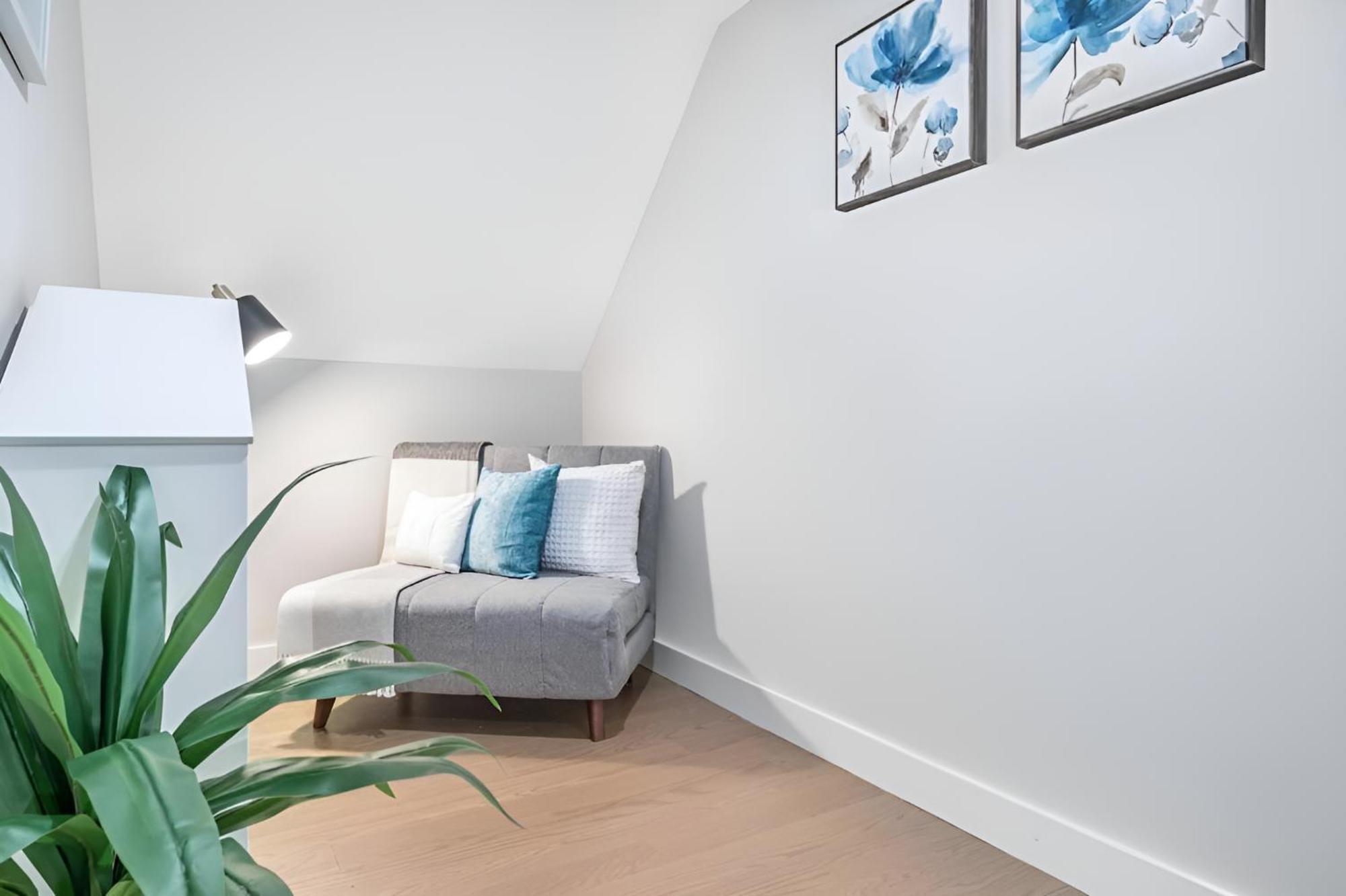 Renovated & Sophisticated Home Near Beach & Shops! บาร์นสเตเบิล ภายนอก รูปภาพ