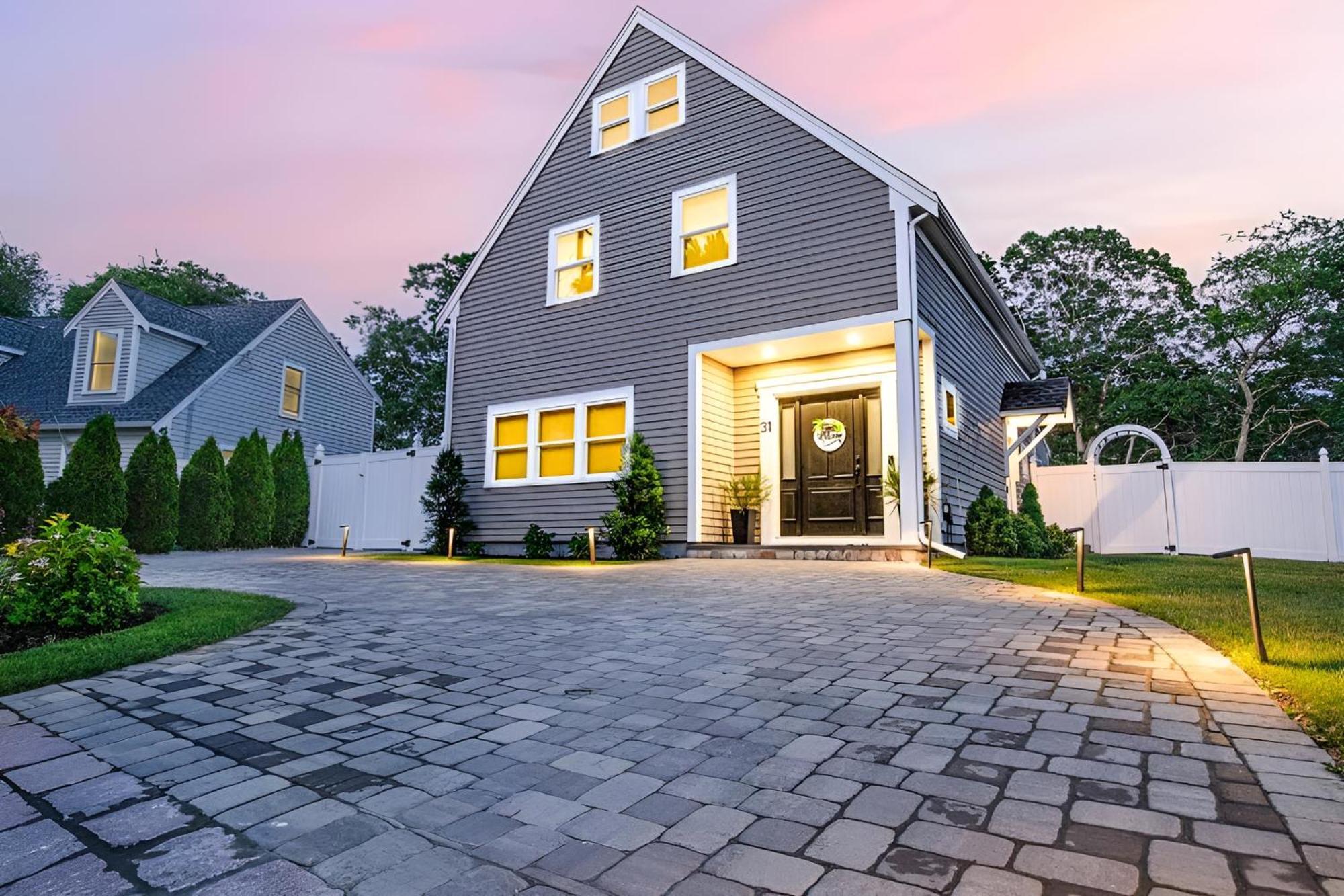 Renovated & Sophisticated Home Near Beach & Shops! บาร์นสเตเบิล ภายนอก รูปภาพ