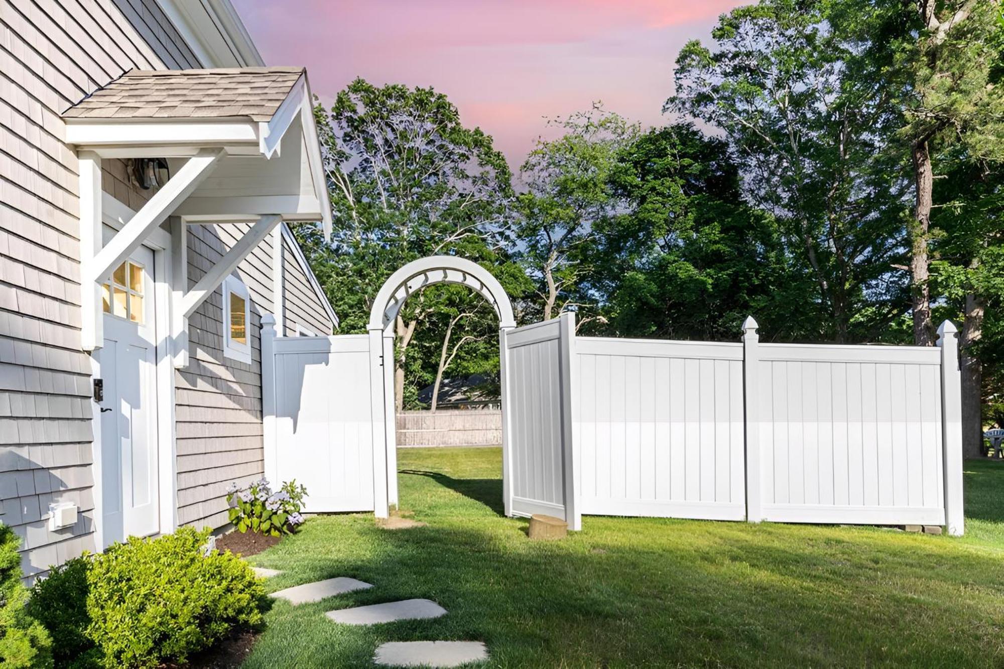 Renovated & Sophisticated Home Near Beach & Shops! บาร์นสเตเบิล ภายนอก รูปภาพ
