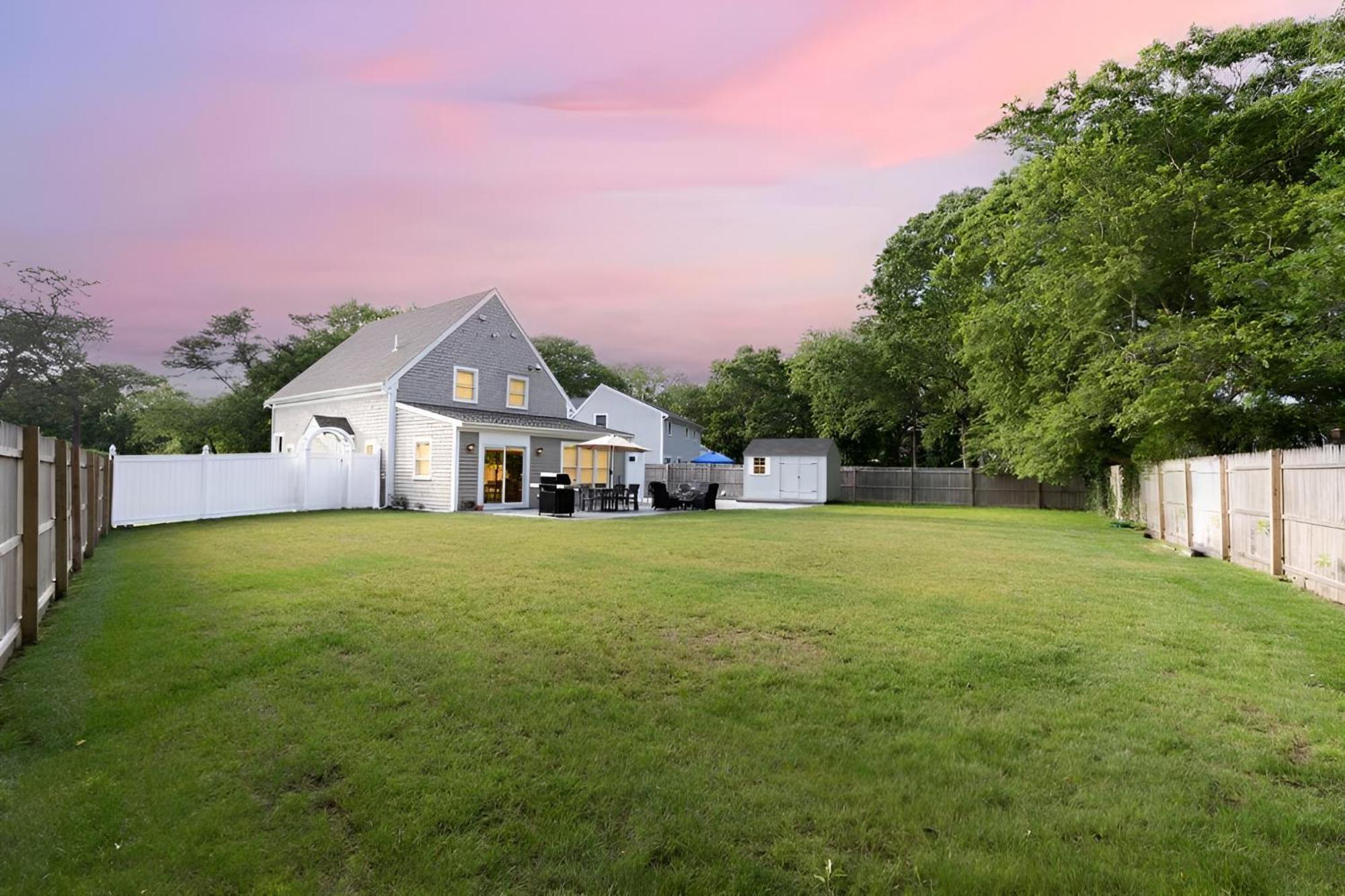 Renovated & Sophisticated Home Near Beach & Shops! บาร์นสเตเบิล ภายนอก รูปภาพ