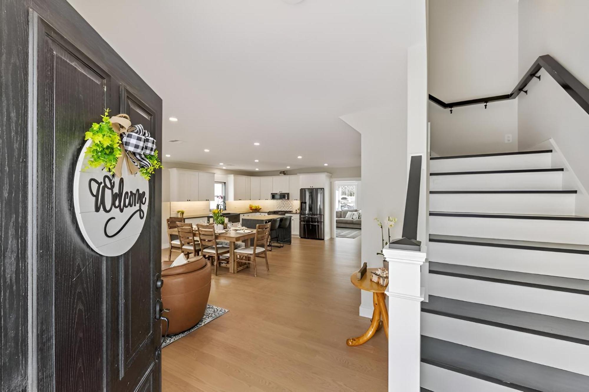 Renovated & Sophisticated Home Near Beach & Shops! บาร์นสเตเบิล ภายนอก รูปภาพ