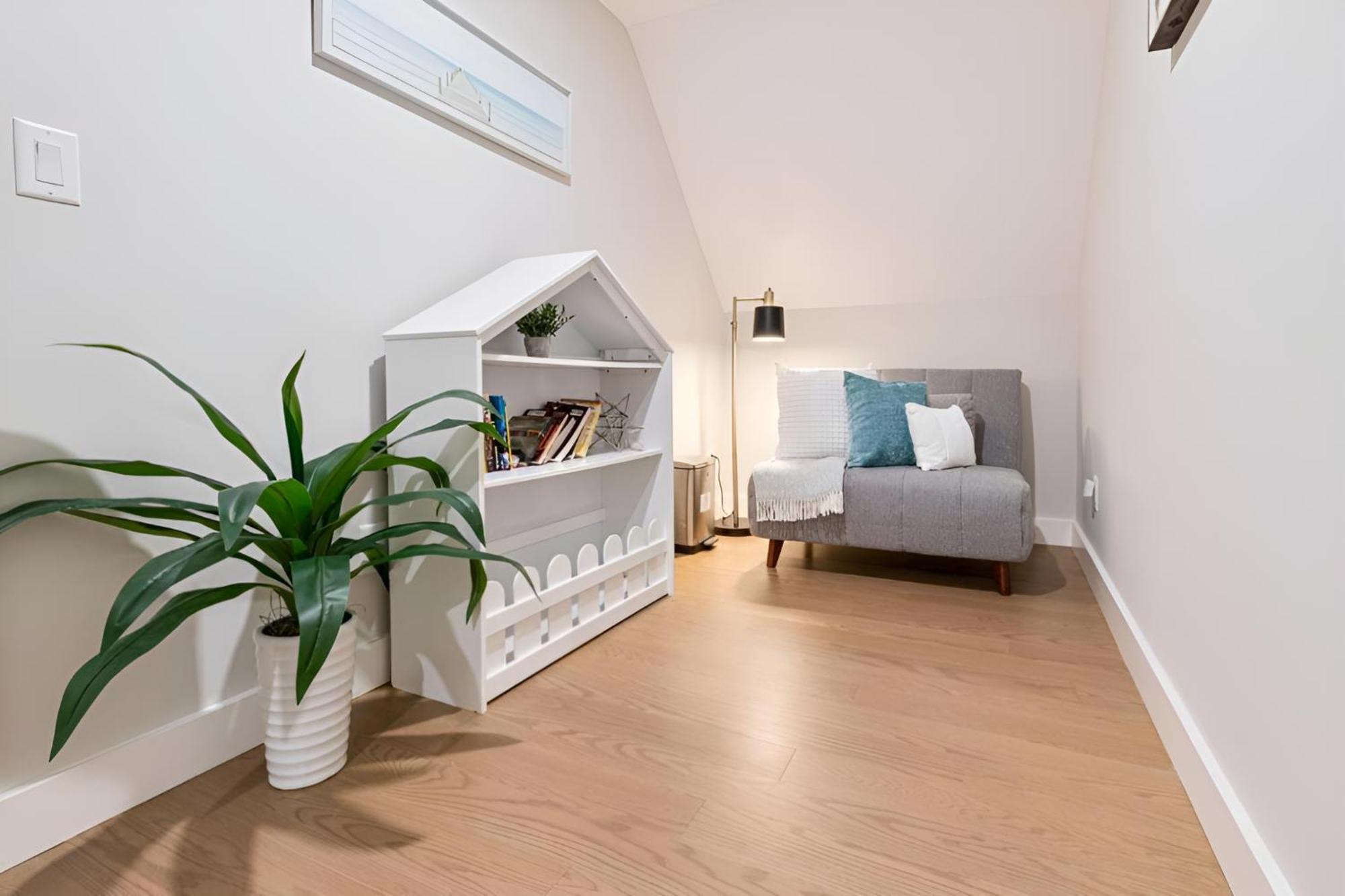 Renovated & Sophisticated Home Near Beach & Shops! บาร์นสเตเบิล ภายนอก รูปภาพ